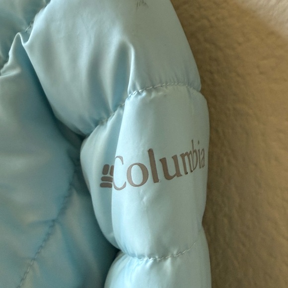 Columbia Two-Tone Blue Puffer Jacket for Kids - Picture 8 of 9